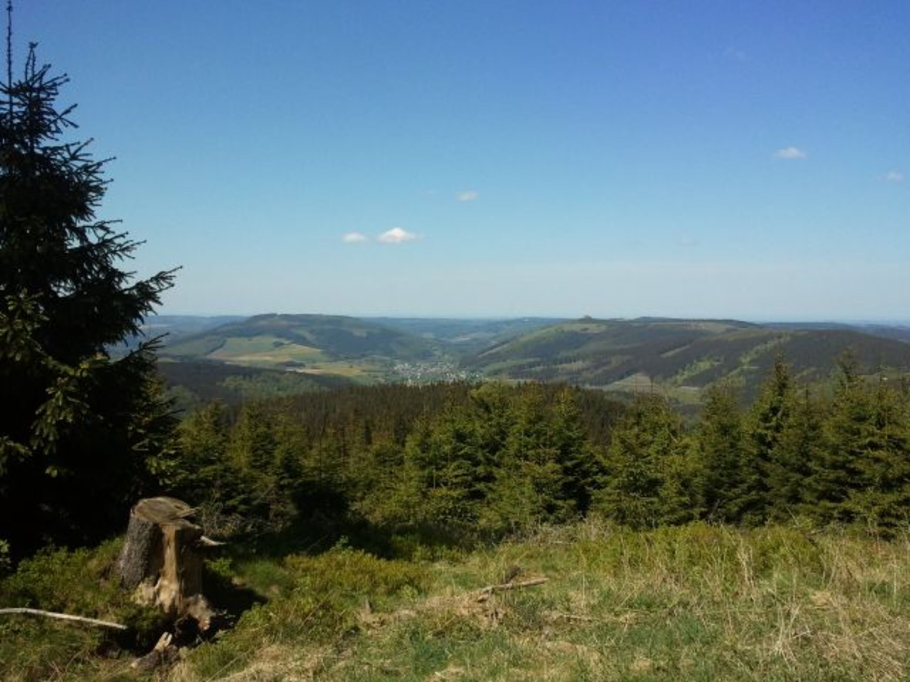 Herrliche Ausblicke ins " Land der 1000 Berge"
