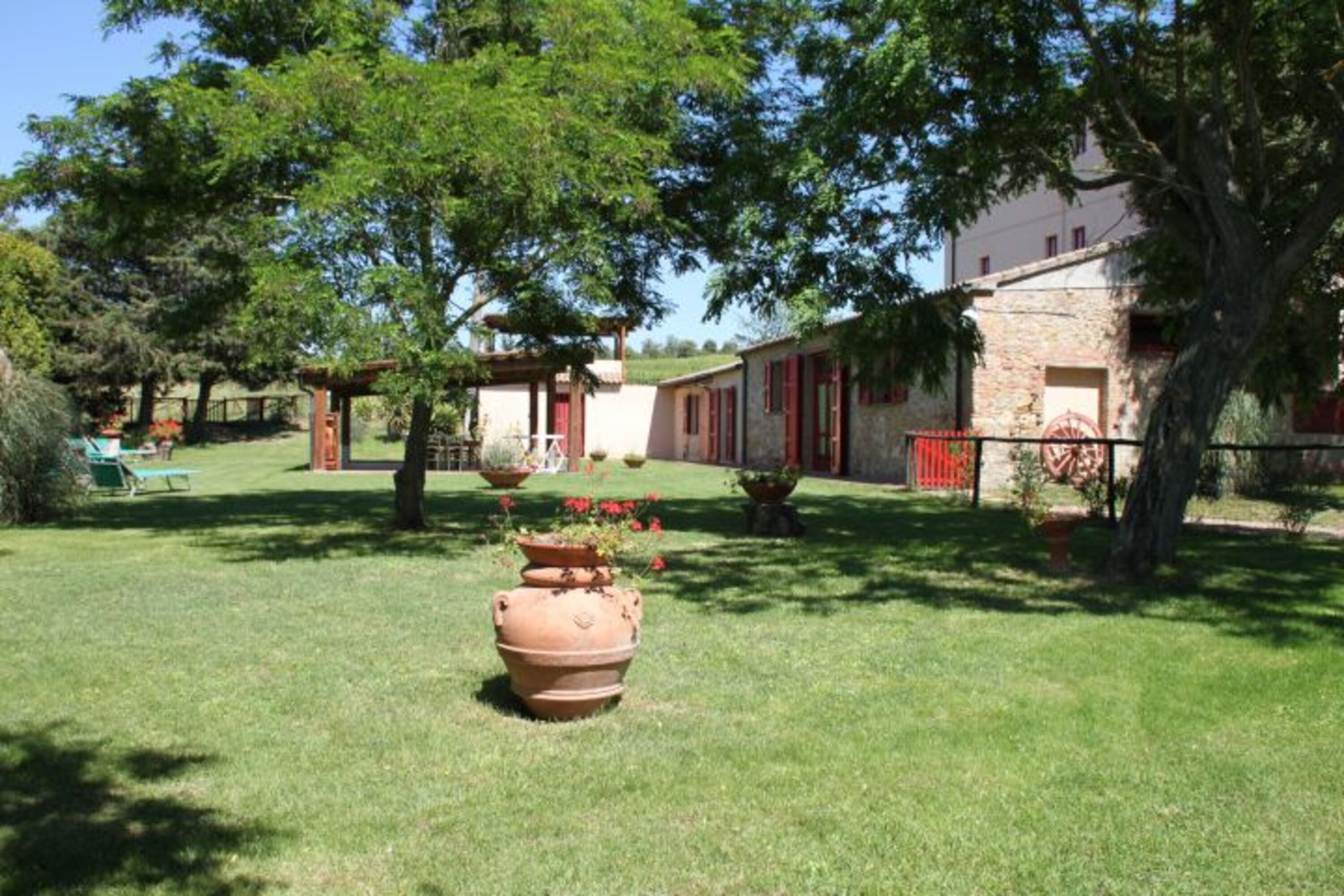 unsere Ferienhaus Villa Rustica (bis 12 Pers) mit privat und eingezaeutner Garten
