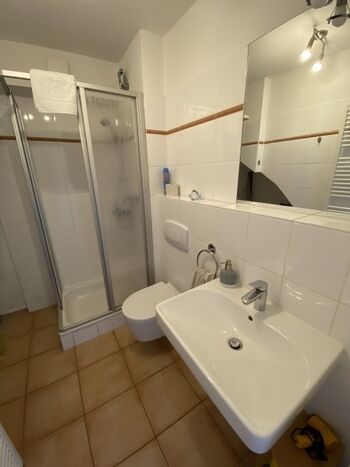 Badezimmer mit Dusche