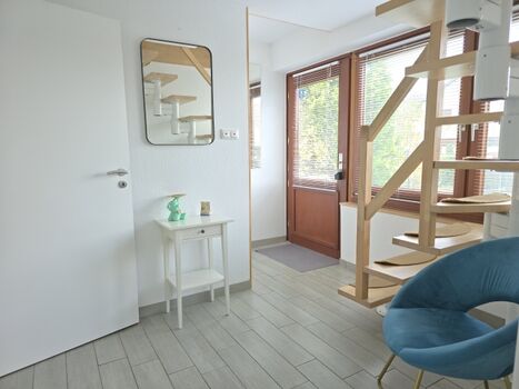 Flurbereich mit offener Treppe ins OG