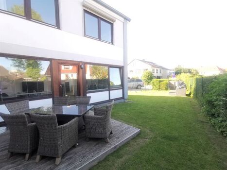 Gartenansicht, 160 cm hoch eingezäunt