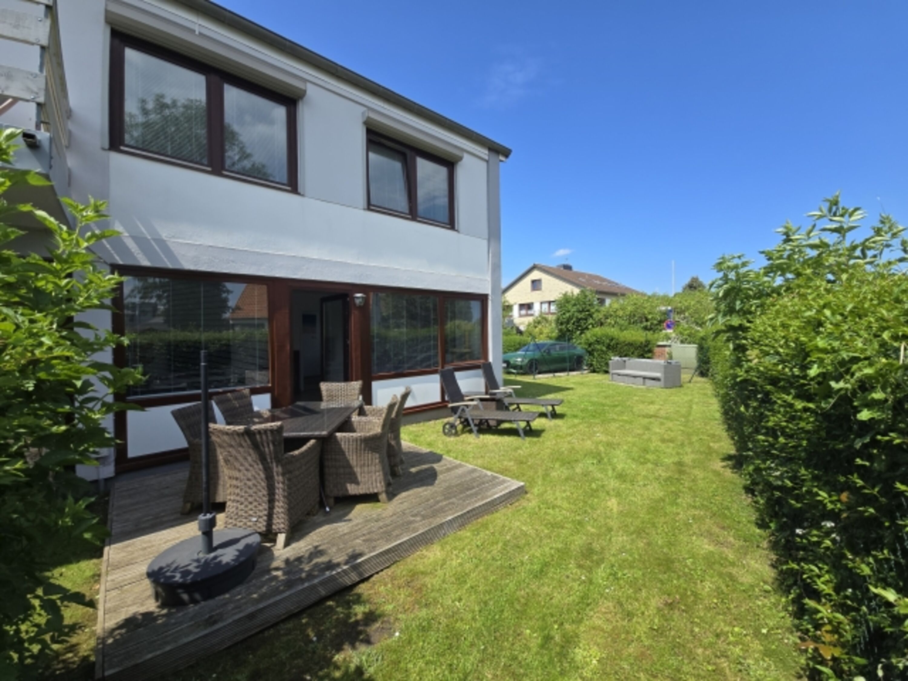Garten mit Terrasse, 160 cm hoch eingezäunt
