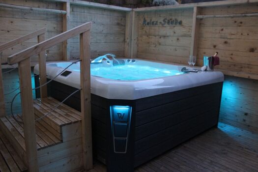 überdachter Whirlpool