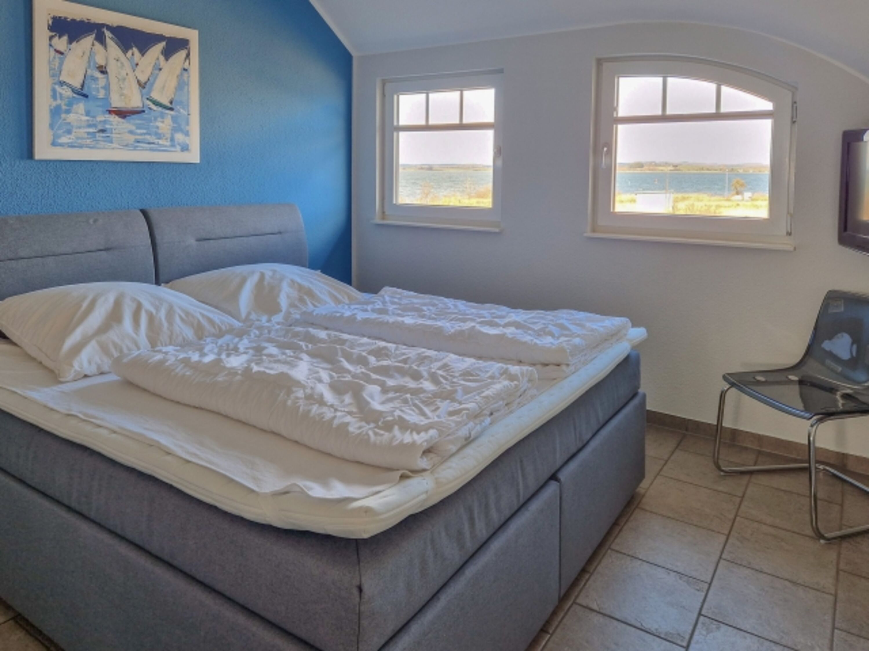 Schlafzimmer 1 mit Boxspringbett