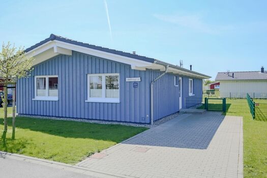Ferienhaus Süderoog - Außenansicht mit eigenem Parkplatz 