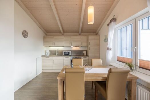 Ferienhaus Süderoog - Küche mit Essbereich