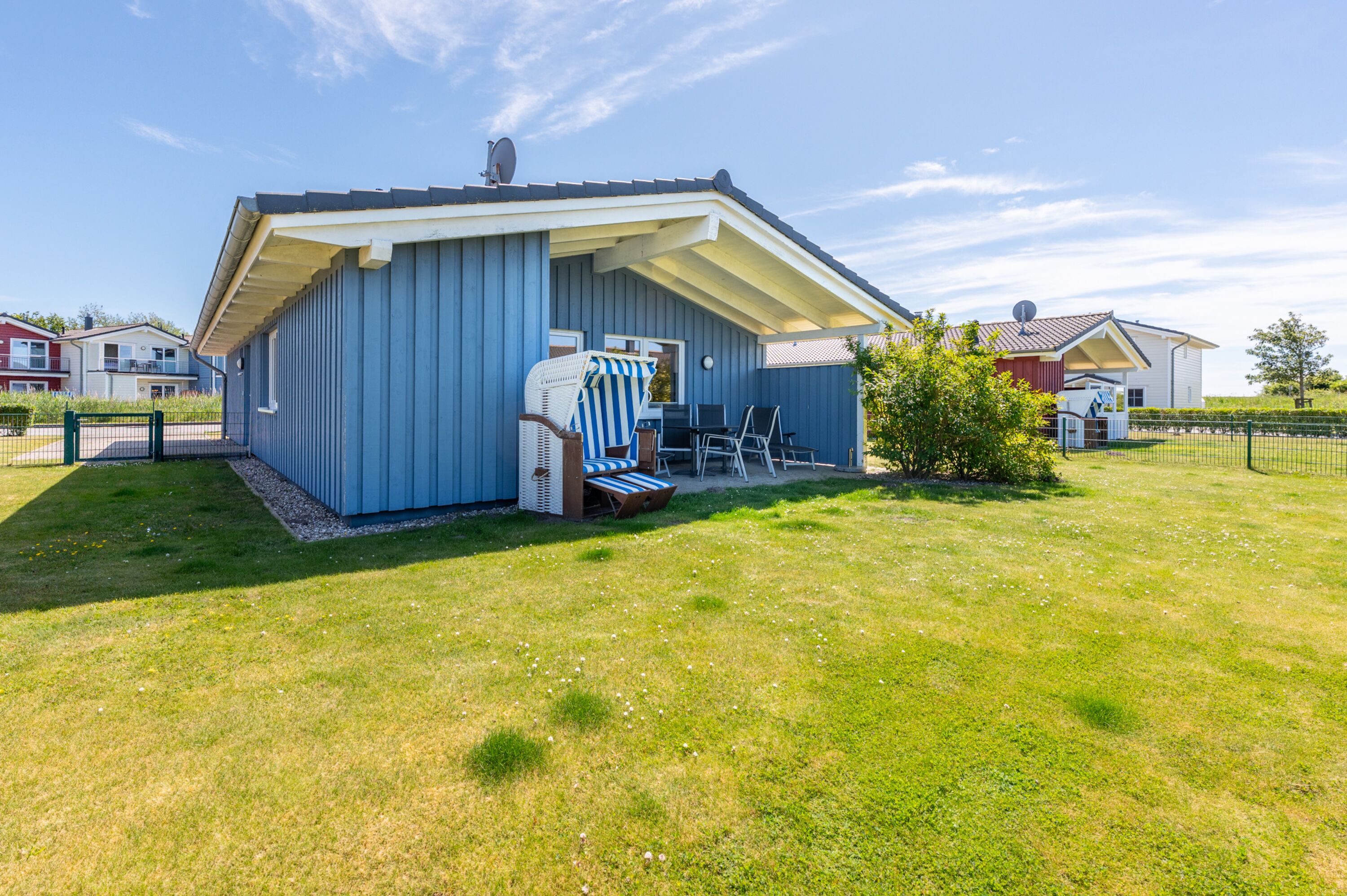 Ferienhaus Süderoog – Großzügiger, vollständig umzäunter Garten mit Terrasse