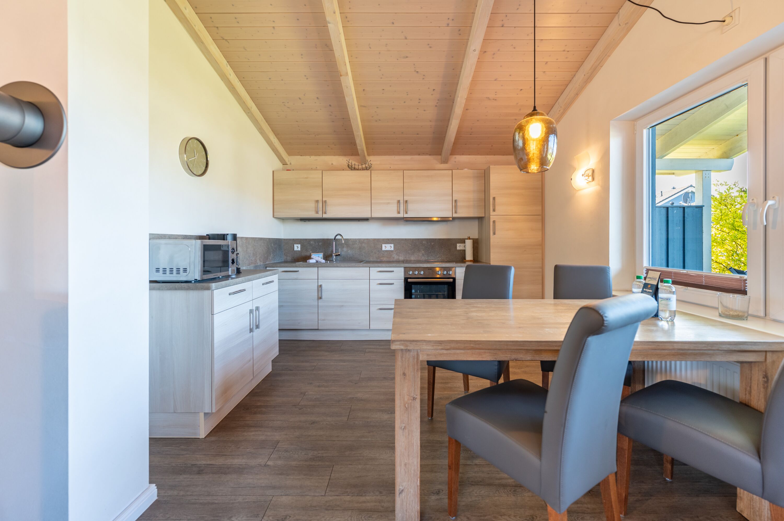 Ferienhaus Süderoog – Heller Essbereich