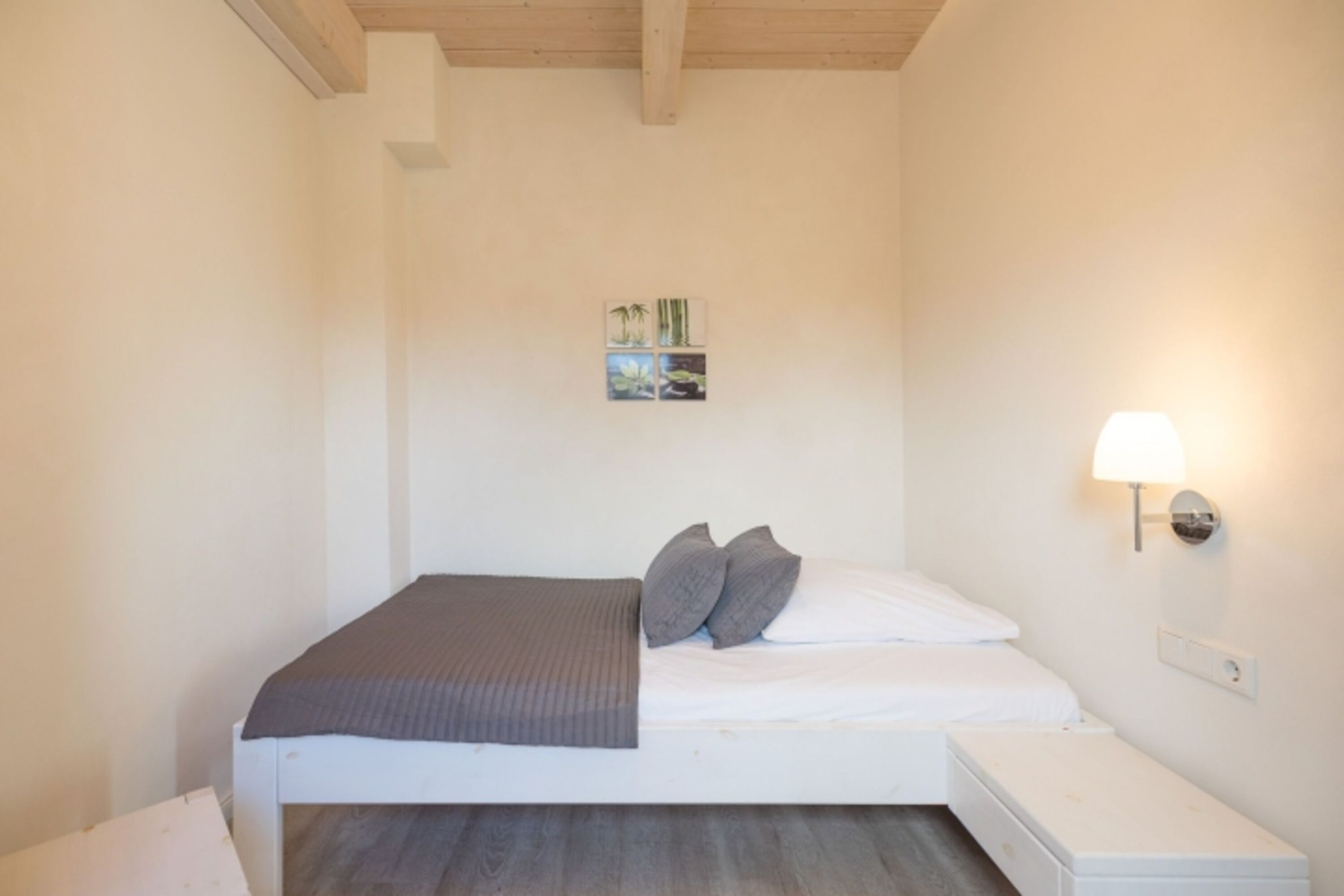 Schlafzimmer 1 