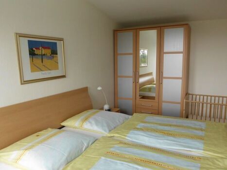 Hauptschlafzimmer (mit Babybett)