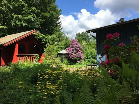 Blick auf Kinderhaus , Haupthaus  