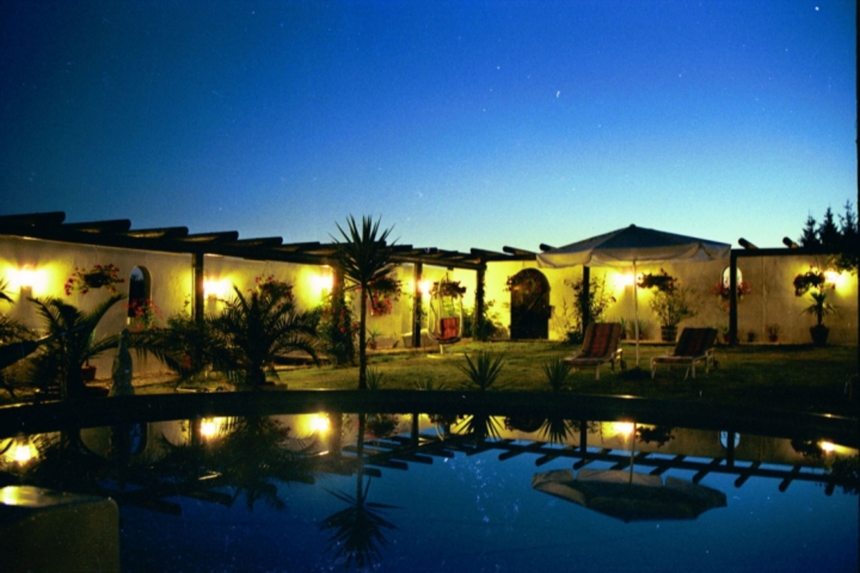 Pool bei Nacht