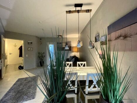 Blick vom Balkon ins Wohnzimmer