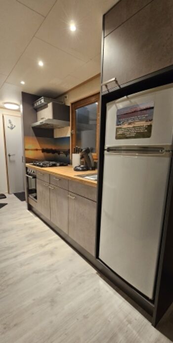 Neue Einbauküche mit Backofen 