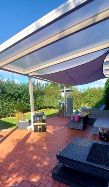 überdachte Terrasse mit Seitenmarkise und Heizstrahler