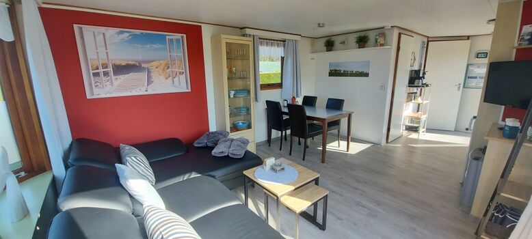 Wohn-/Essraum mit Sat-TV 