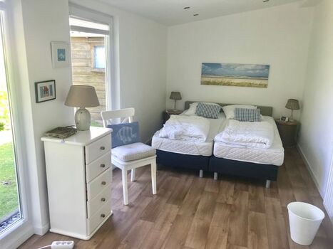 Schlafzimmer 3 mit Gartenzugang