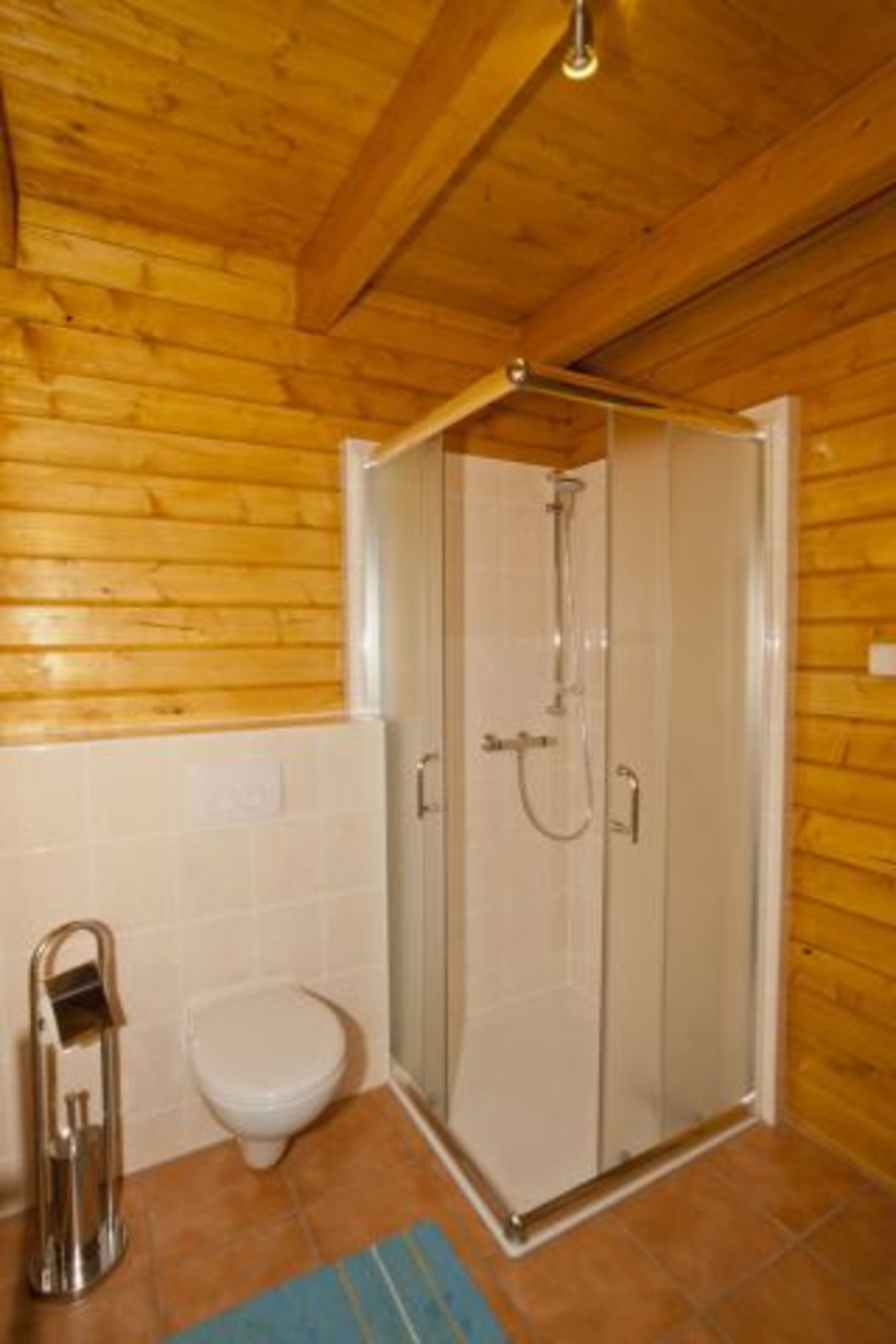 Badezimmer mit Dusche