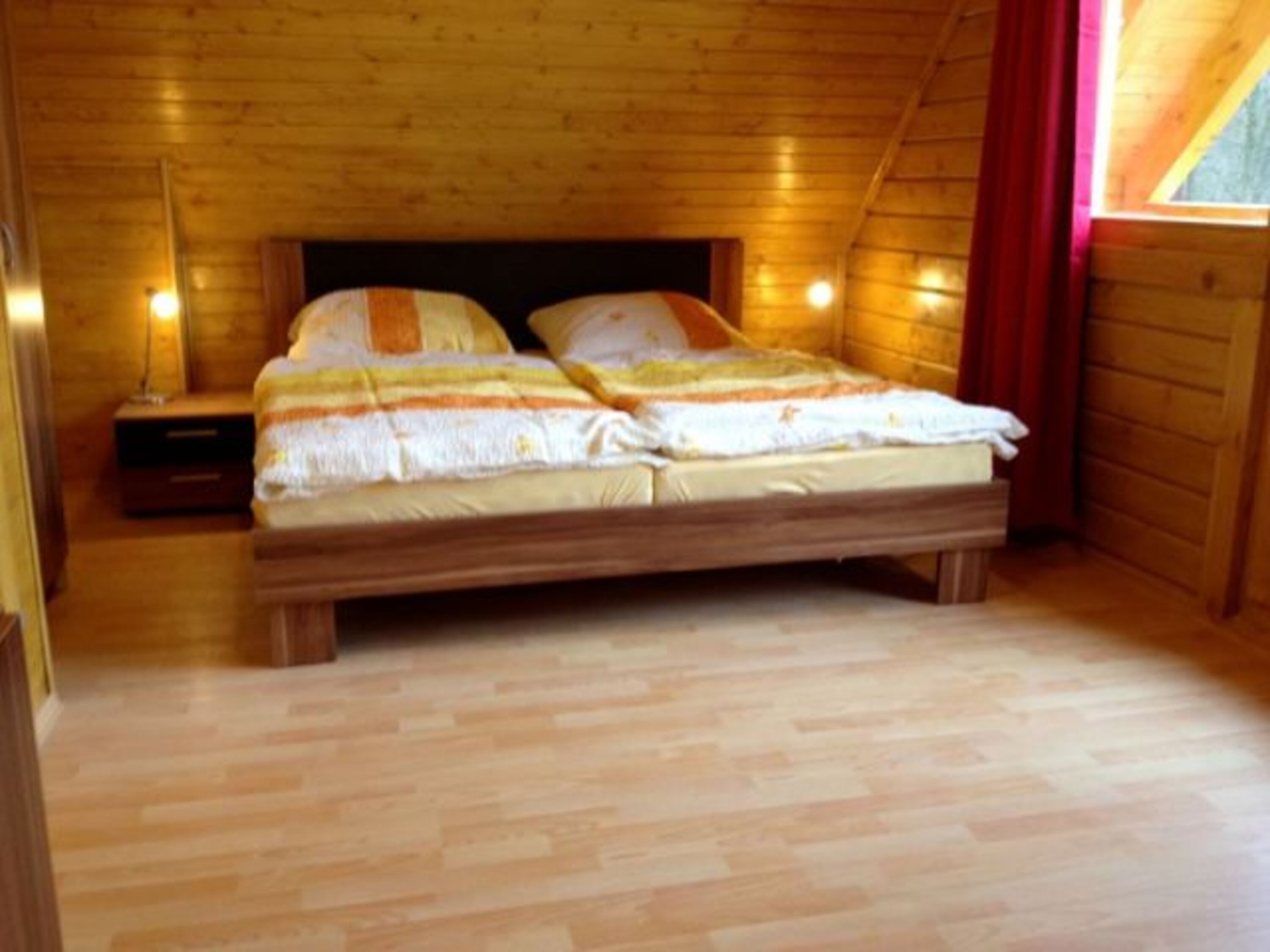 Zweites Schlafzimmer im Dachgeschoss