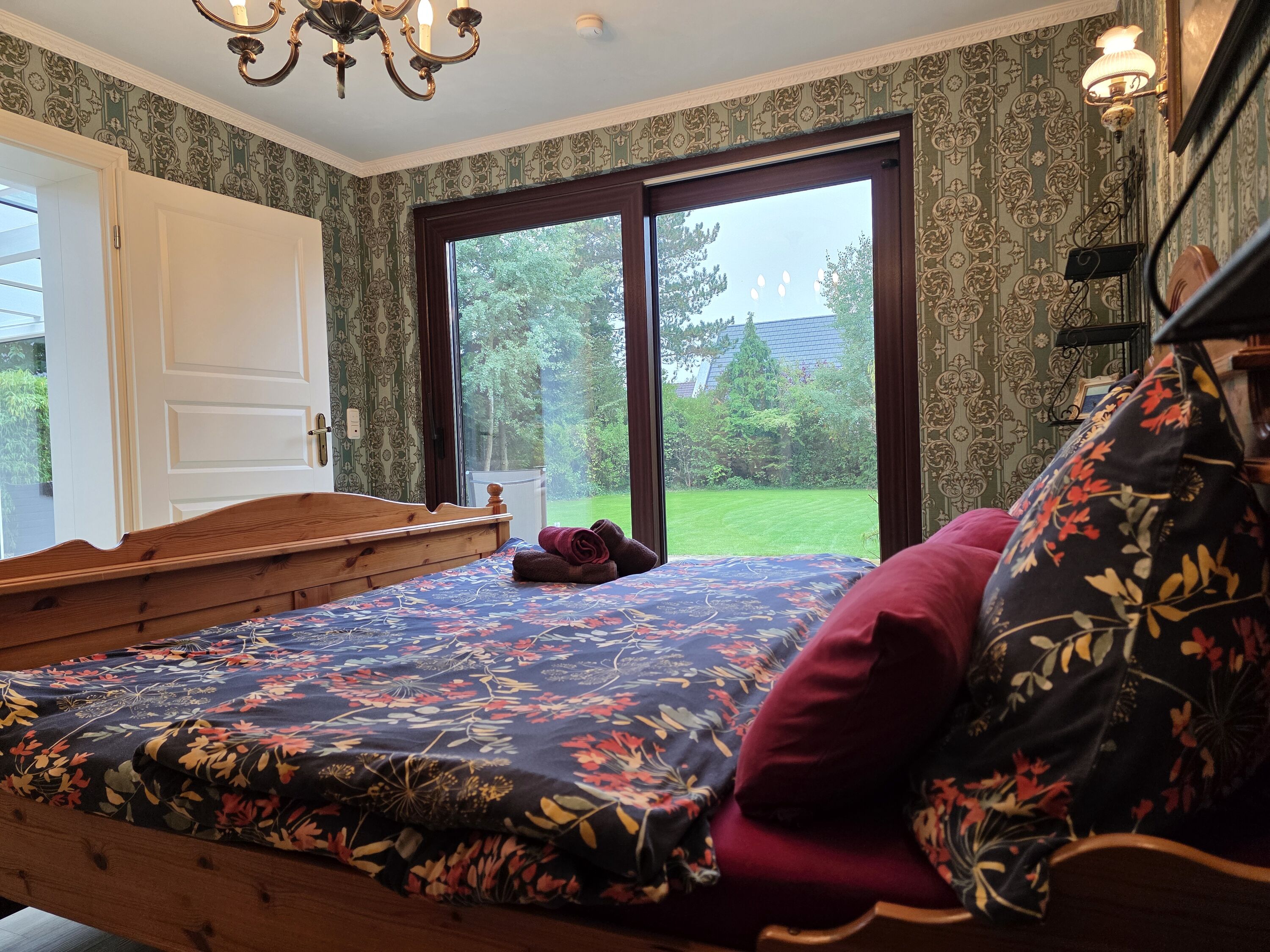 Blinkfuer104 Schlafzimmer 1 mit Doppelbett 180x200cm