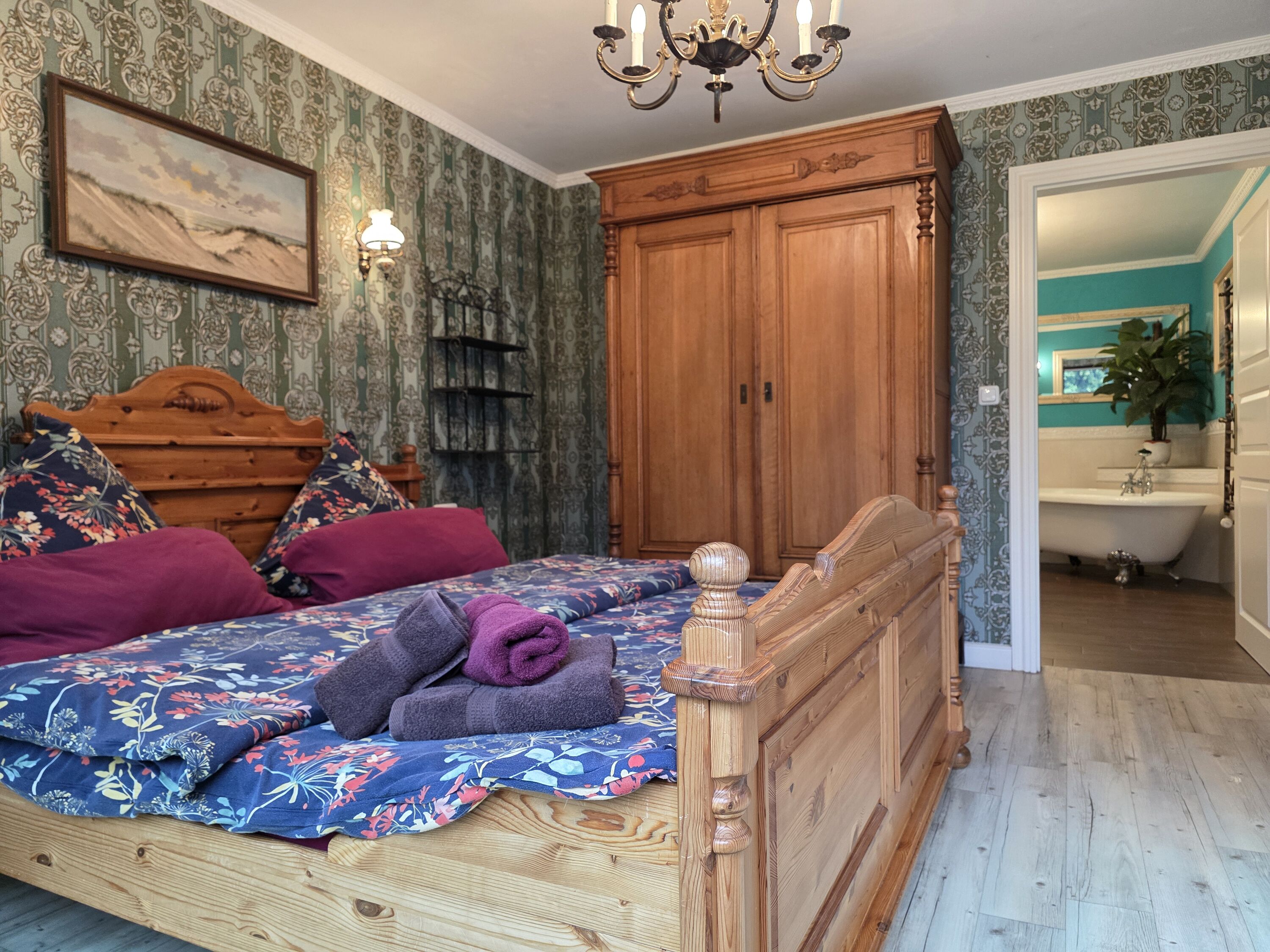 Blinkfuer104 Schlafzimmer 1 mit Doppelbett 180x200cm