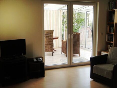 Blick vom Wohnzimmer zum Wintergarten