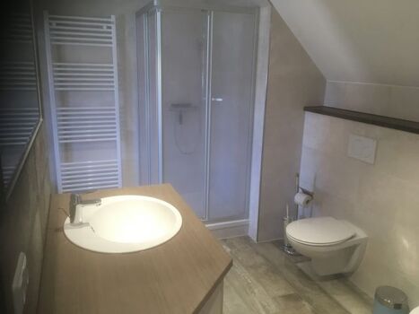 Dusche im oberen Bad