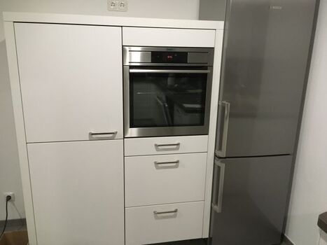 Küchenschrank mit großem Tiefkühlschrank