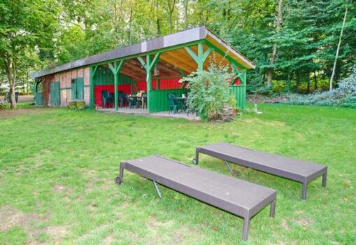 Gartenlaube vor dem Ferienhaus