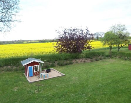 gr. Sandkiste mit Spielhäuschen