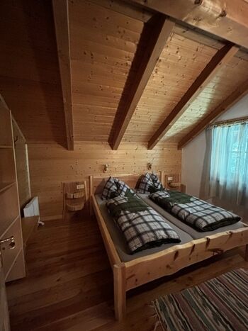 Schlafzimmer (Zirbenbett)