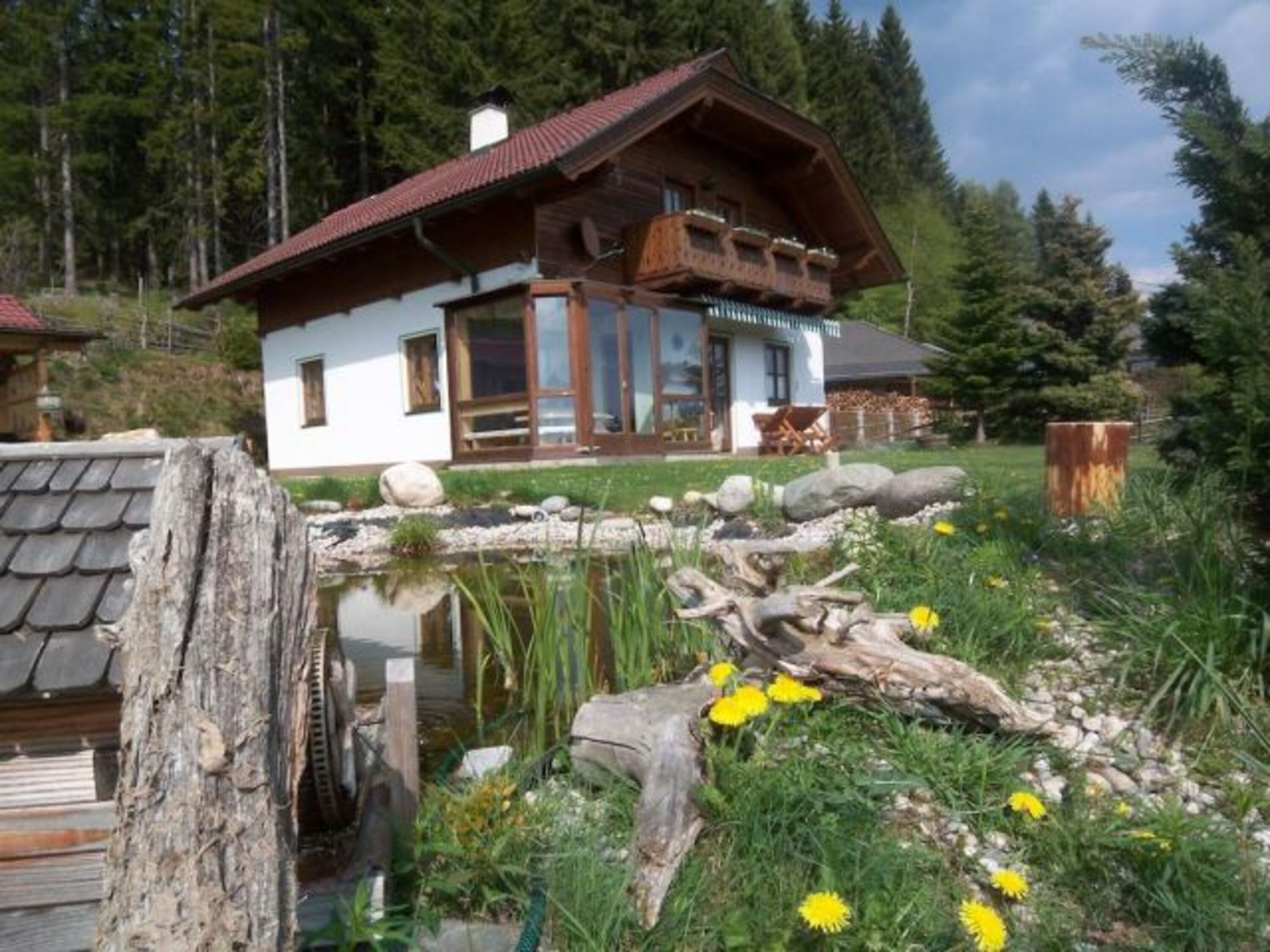 Haus mit Teich