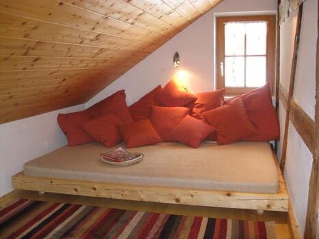 Fernseh - TV - Lesekammerl links OG 