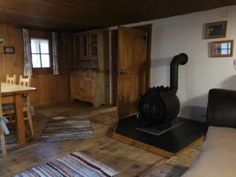 die über 200 Jahre alte Stube EG