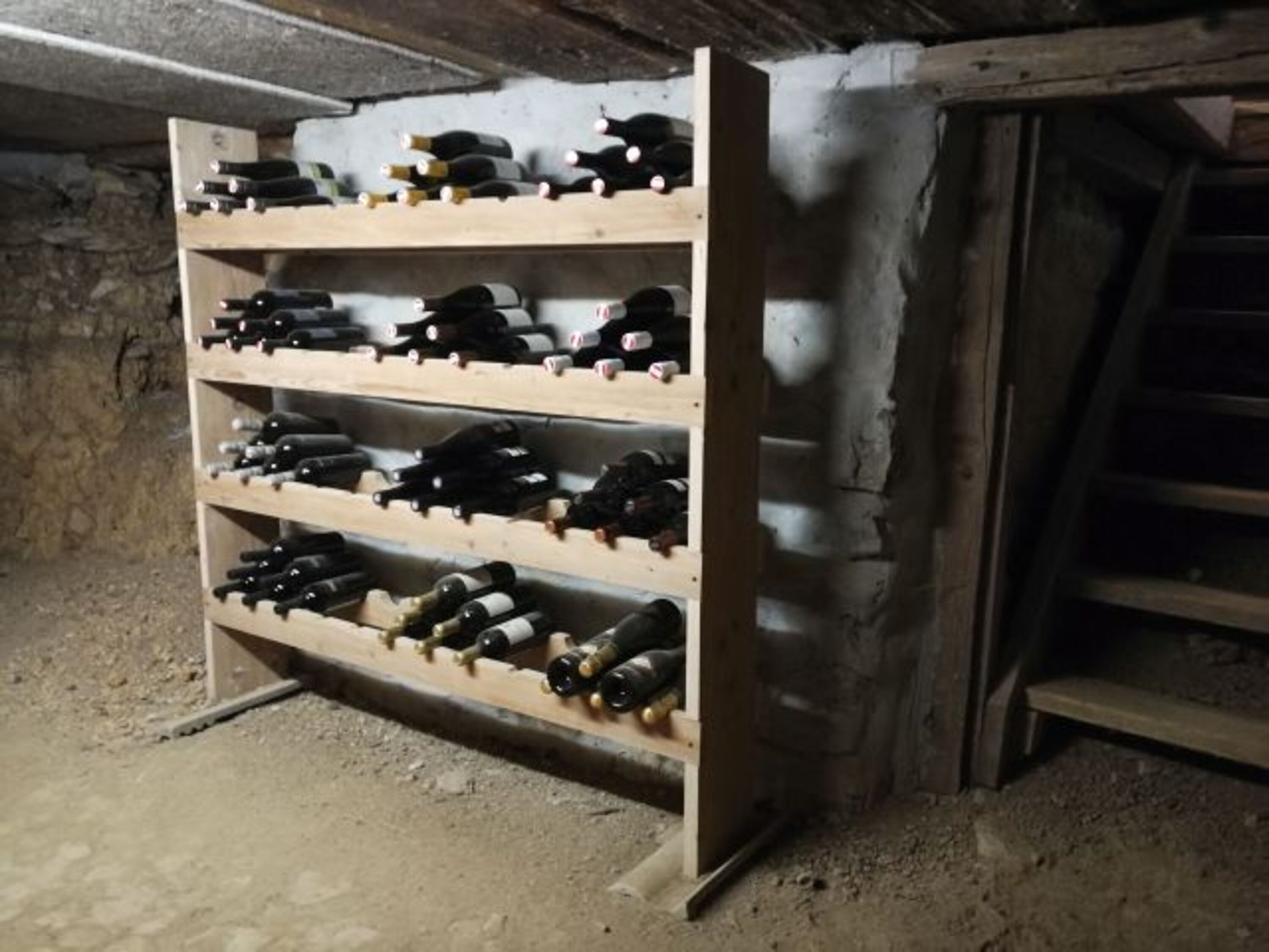 Vinothek im Keller sowie Getränkekeller (alles zum Einkaufspreis)