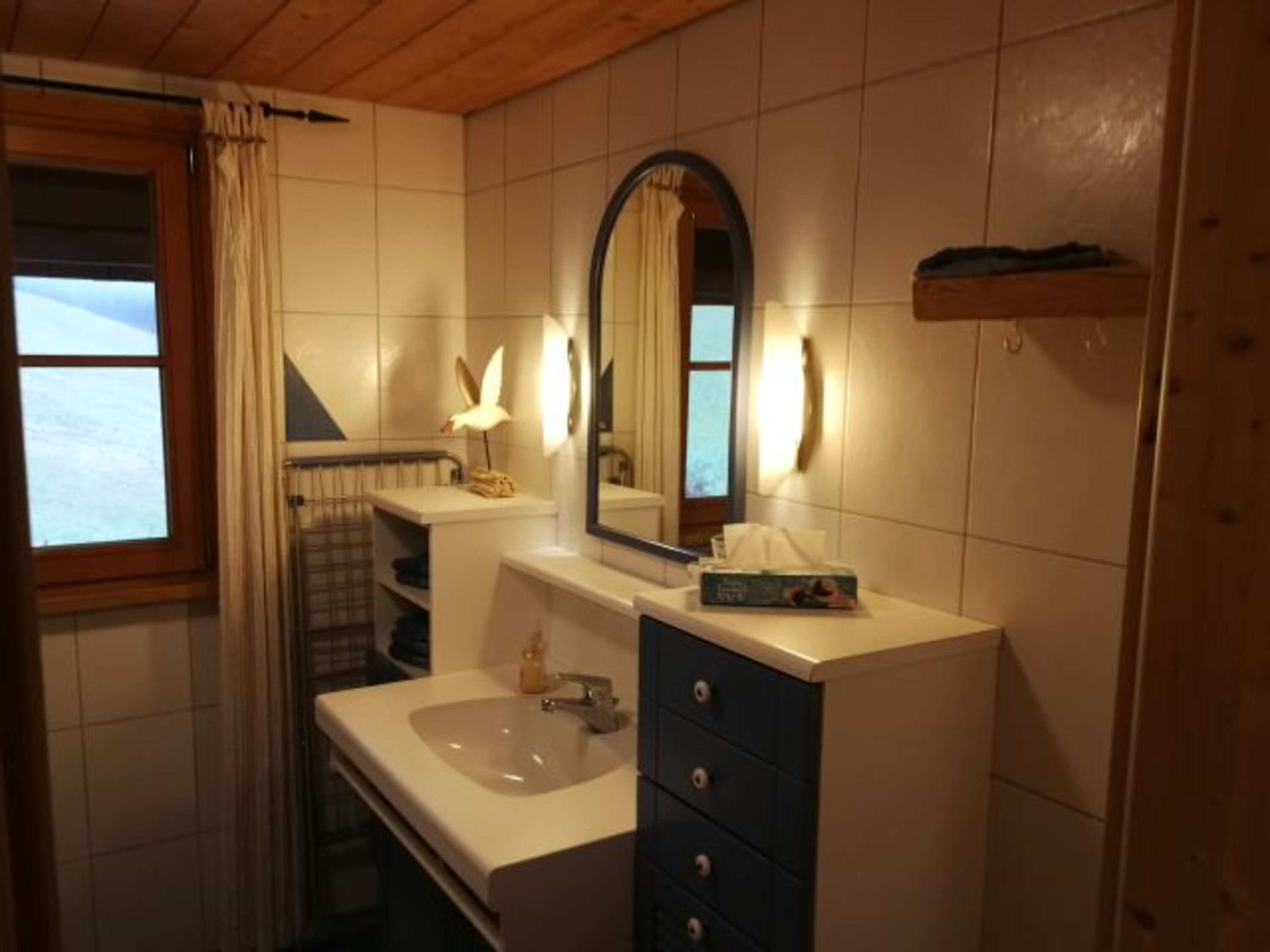 Bad EG ... das WC ist in extra Raum mit Fenster