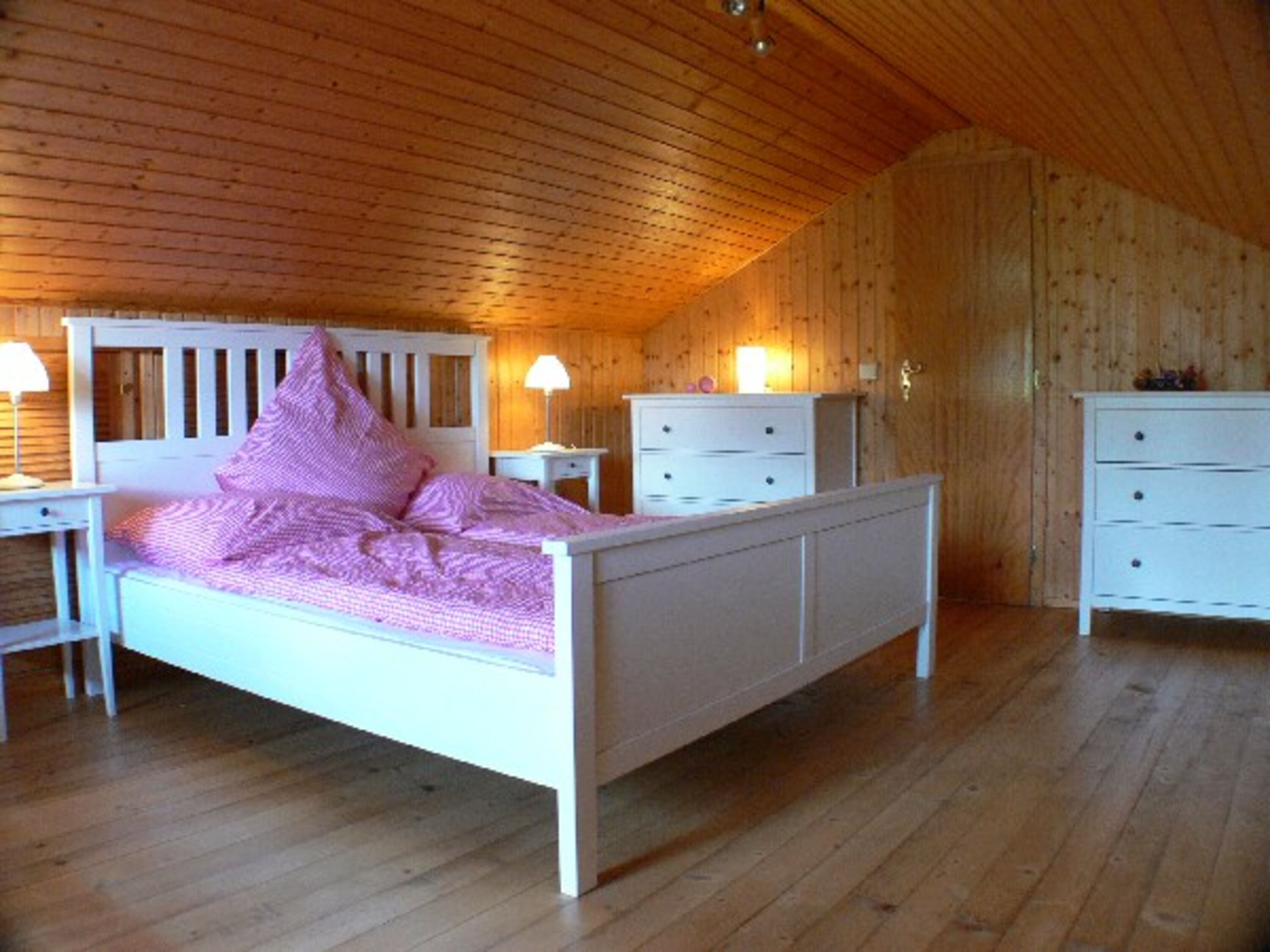 Schlafzimmer 1