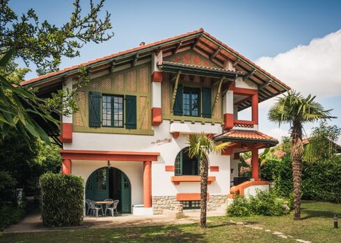 großes Haus Petit Bazy