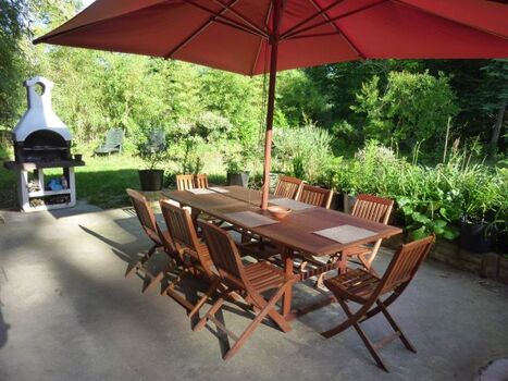 hintere Terrasse mit Barbecue