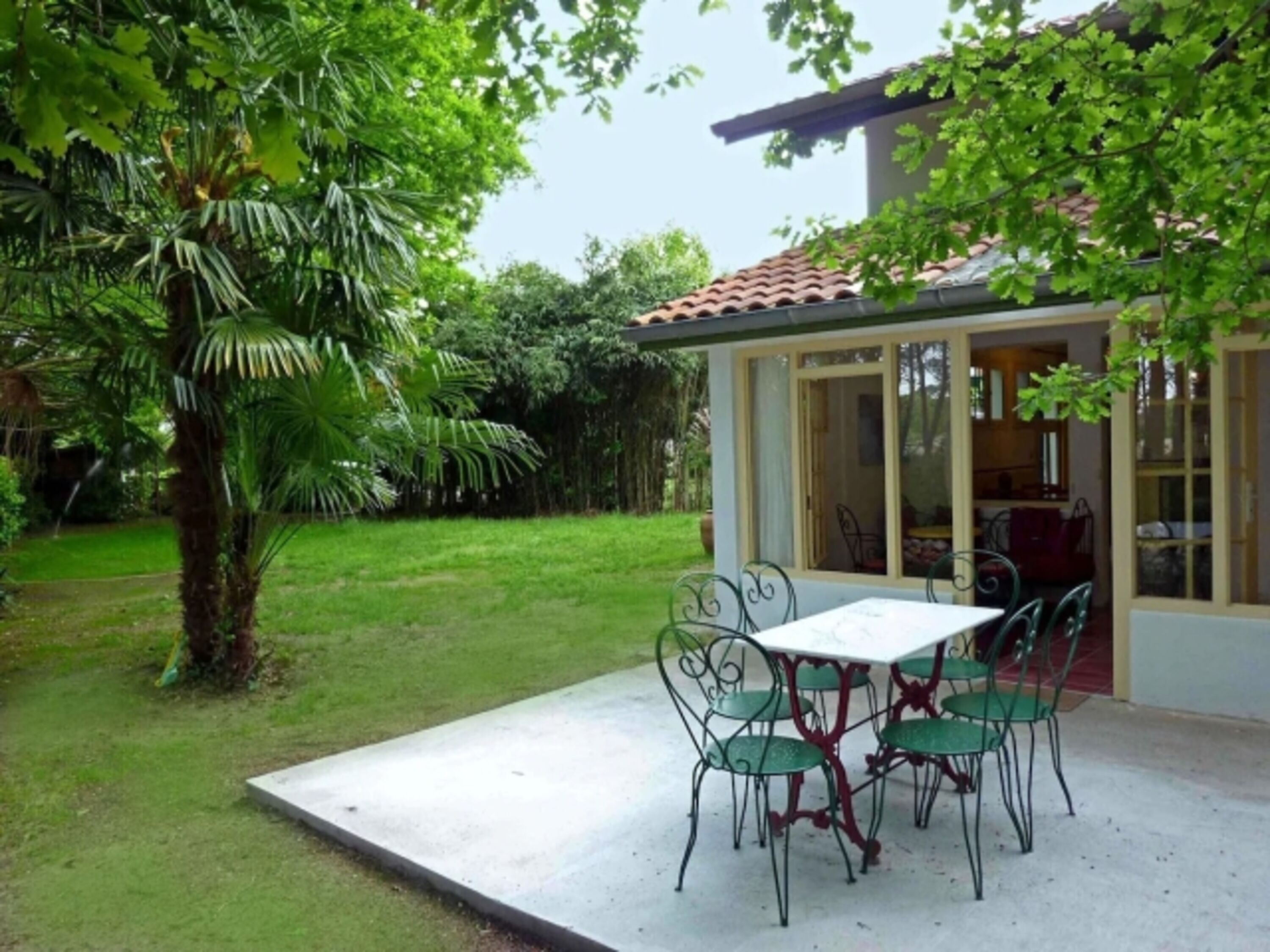 seitliche Terrasse