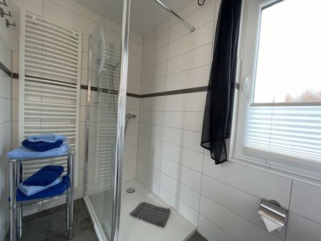 große Echtglasdusche