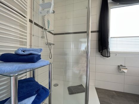 große Echtglasdusche