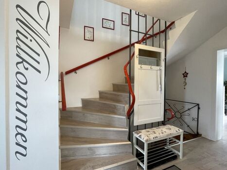 Treppe ins Obergeschoss