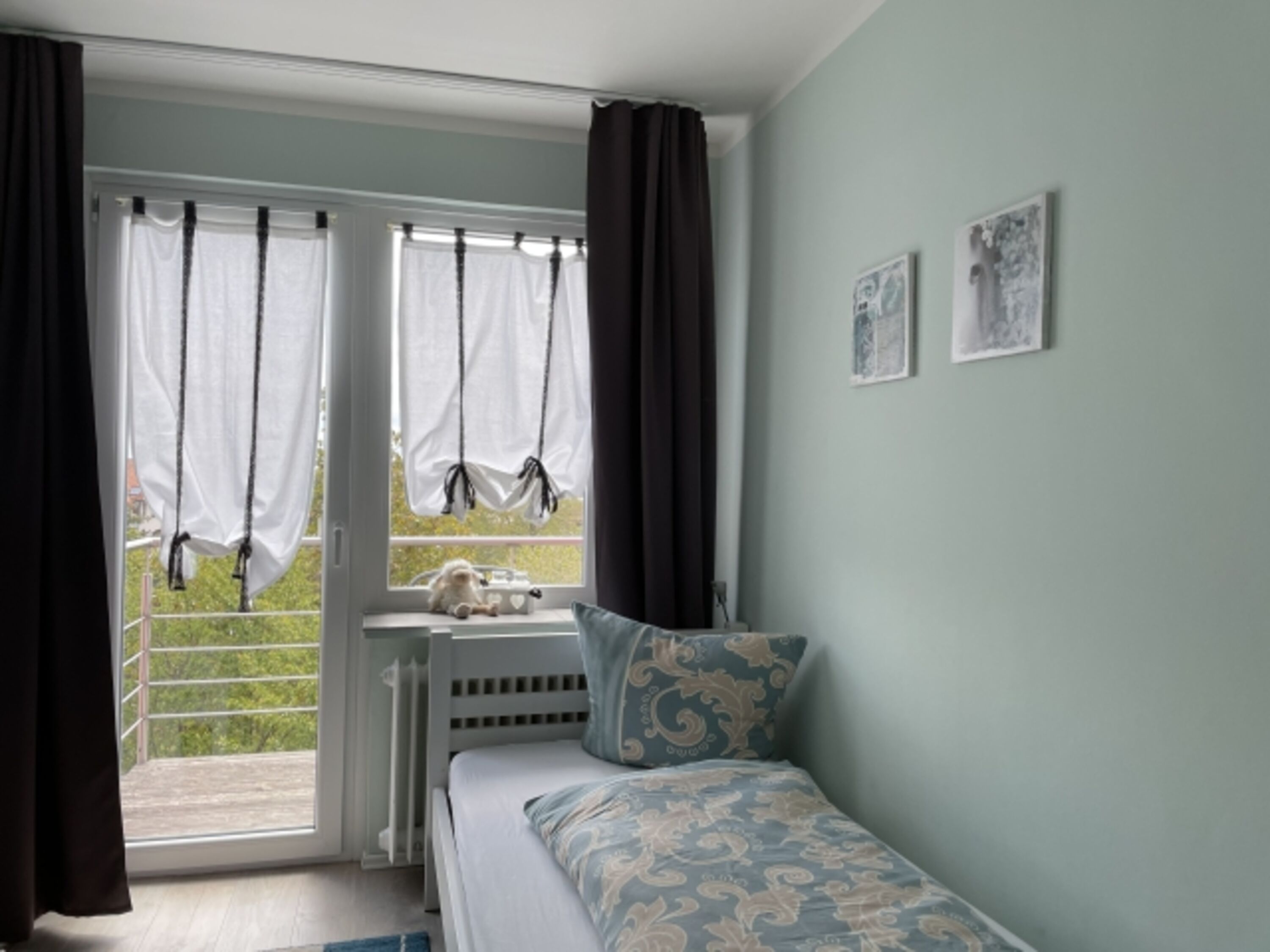 3. Schlafzimmer im OG mit Zugang zum Balkon