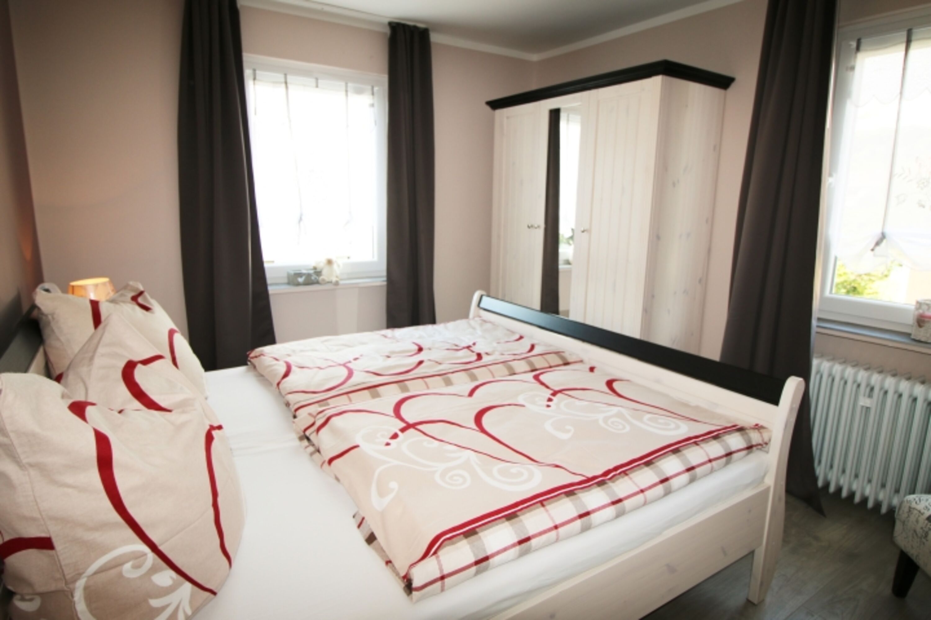 2. Schlafzimmer mit 180x200 Doppelbett im OG