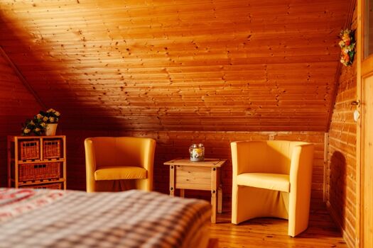 2. Schlafzimmer mit Sitzecke