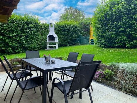 Garten mit Grillkamin