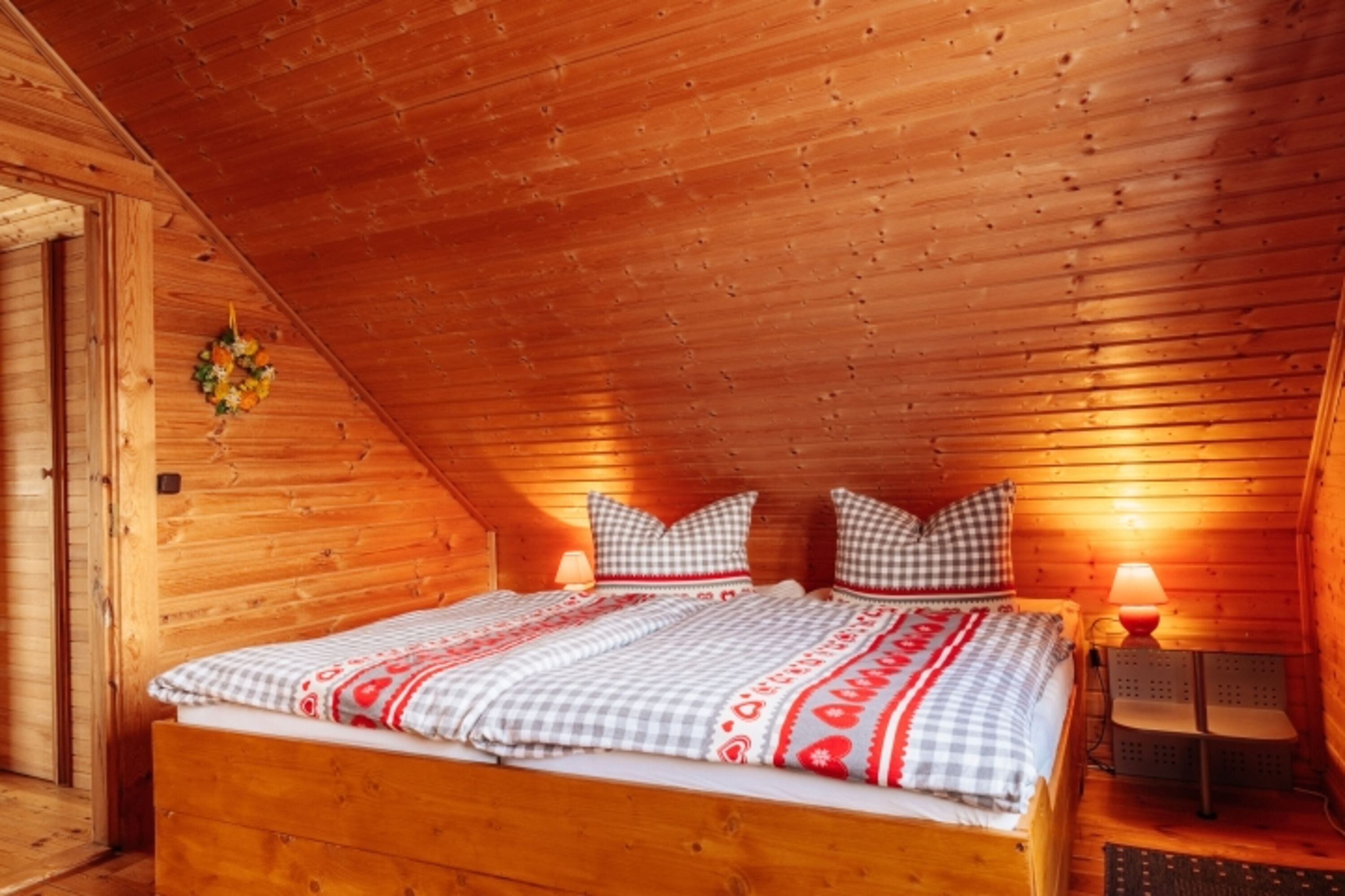 Schlafzimmer mit 180x200 Bett - selbstgebaut
