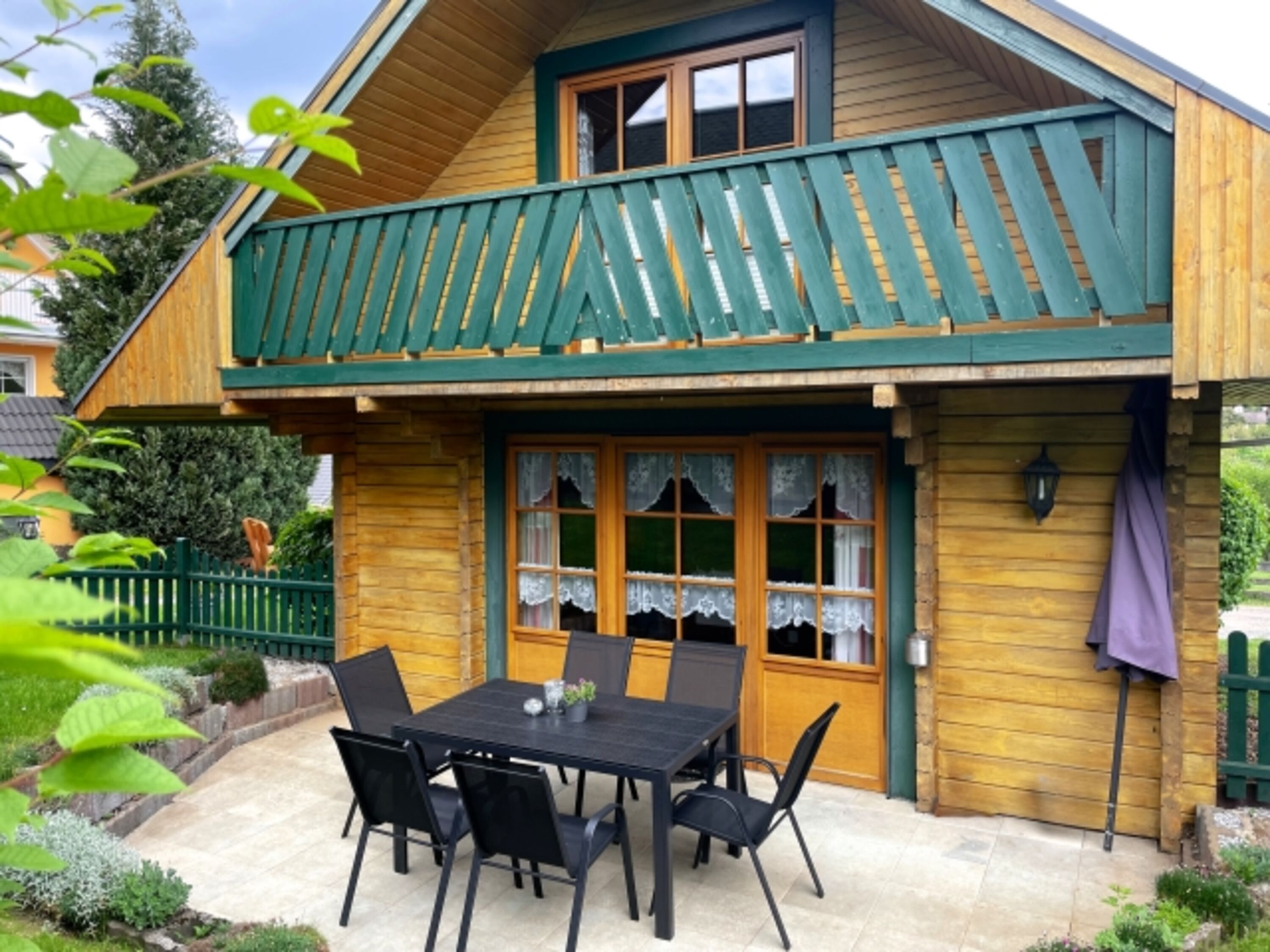 Terrasse aus dem Wohnzimmer begehbar