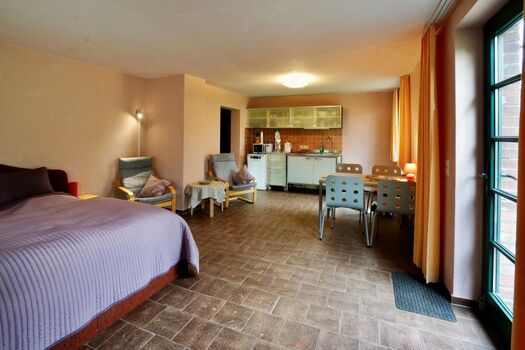 Fewo "West" mit Blick auf Küchenzeile